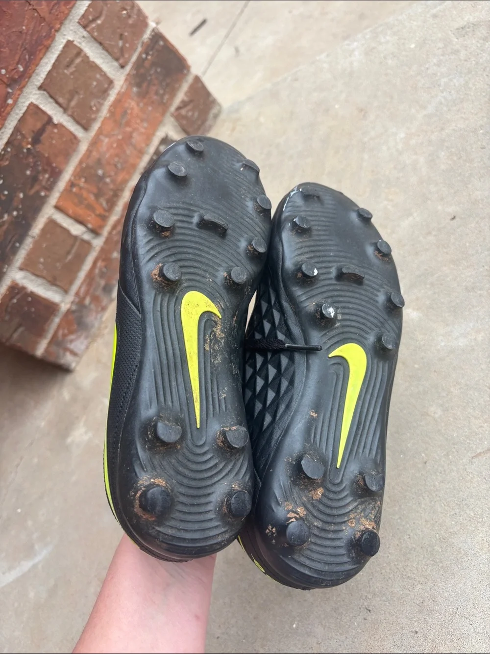 Nike Tiempo Legend 8 soccer cleats! Youth 4